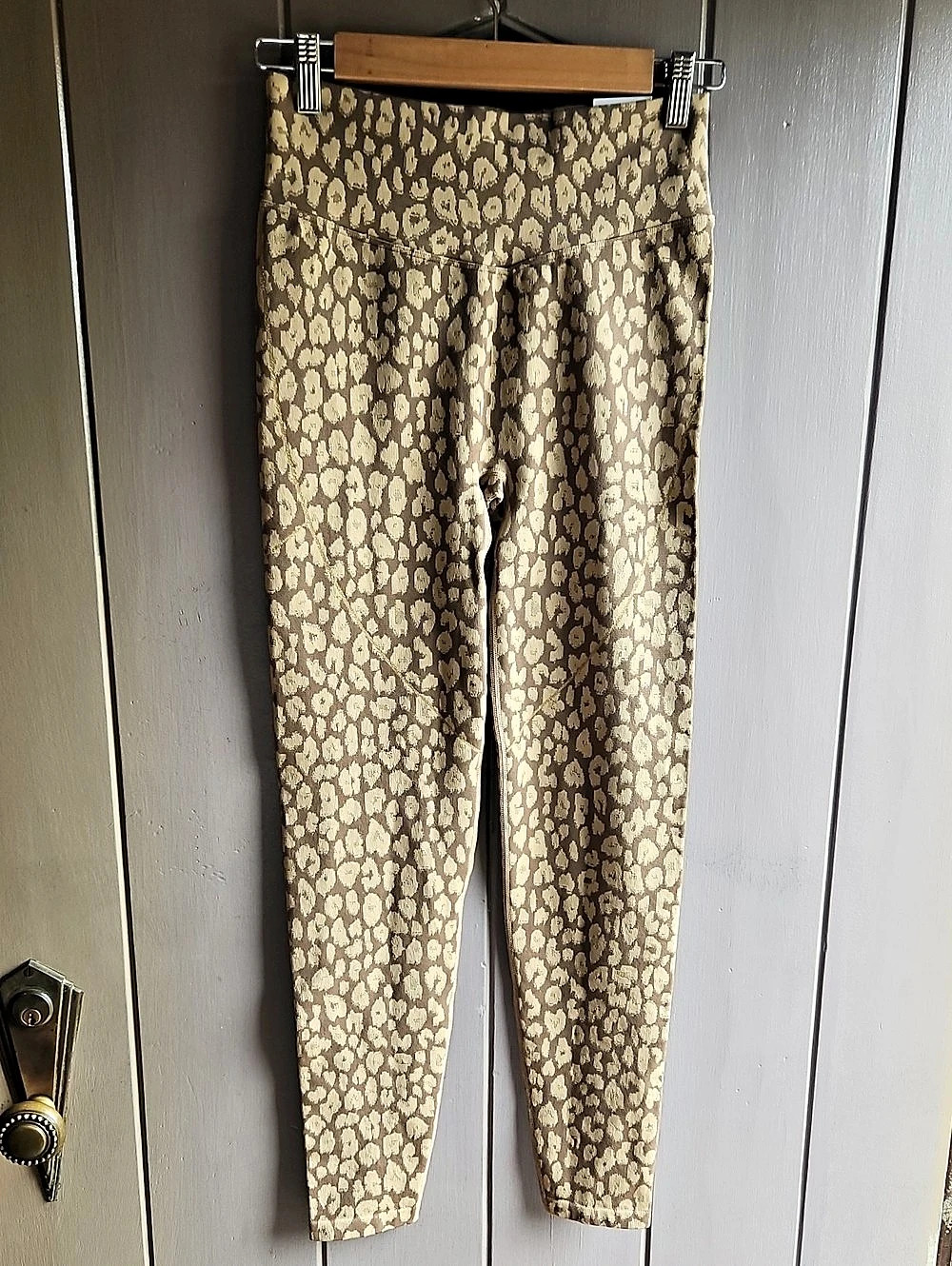 PINK Seamless Contour Leggings Animal Print Leggings in Brown & Tan Size M